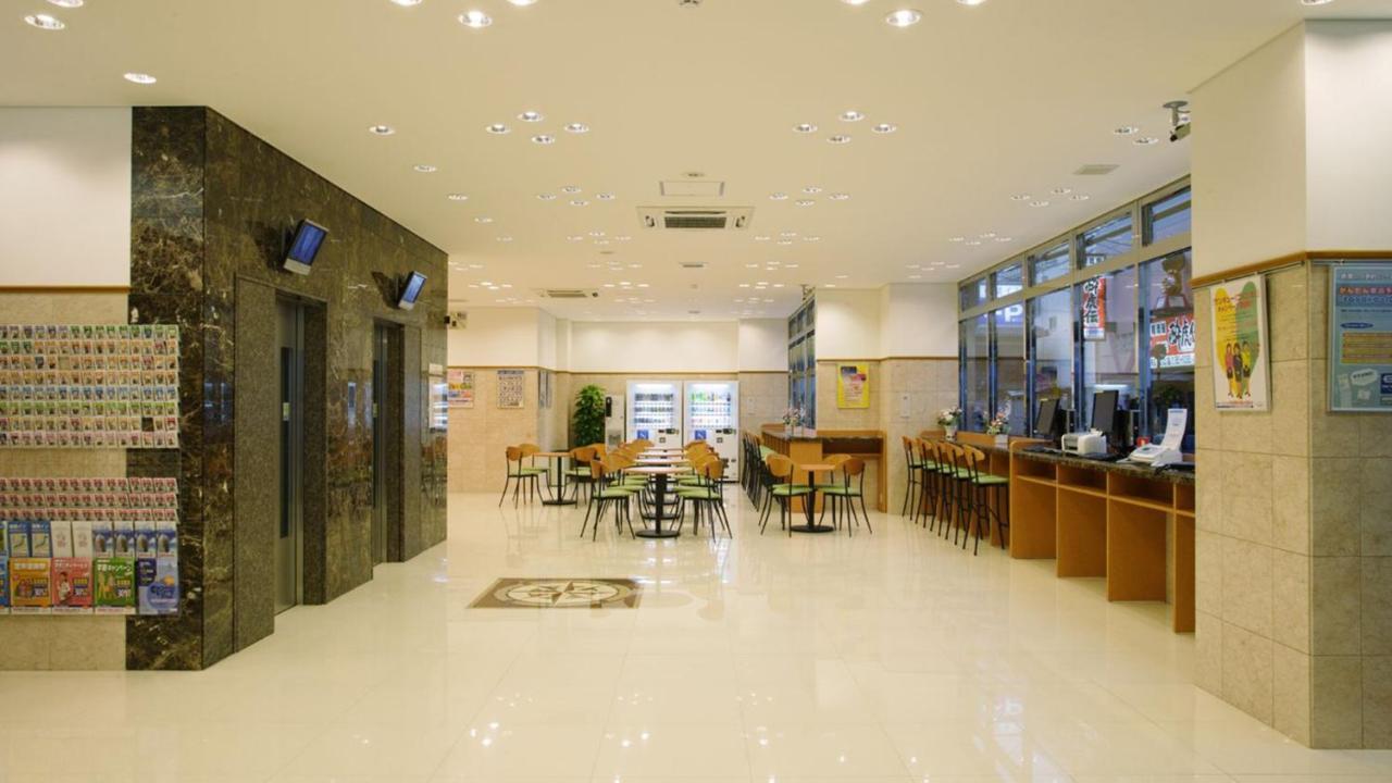 Toyoko Inn Okayama Eki Nishi Guchi Migi Exteriör bild