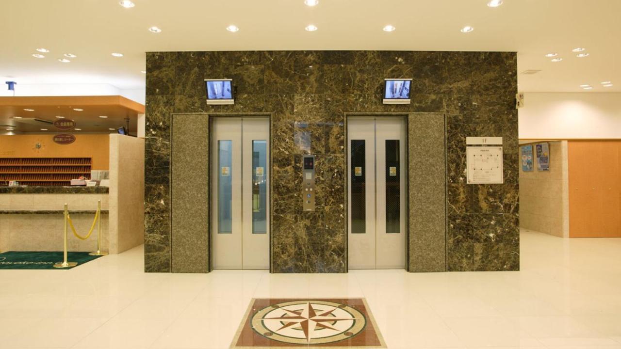Toyoko Inn Okayama Eki Nishi Guchi Migi Exteriör bild