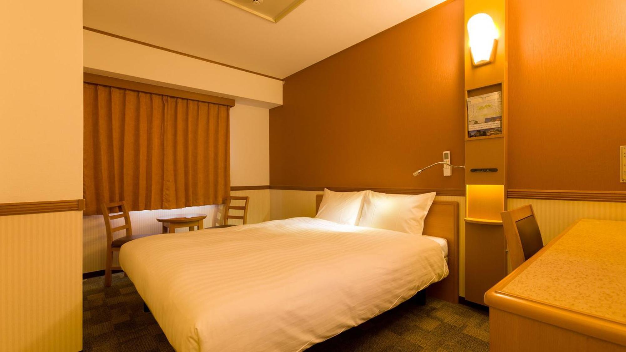 Toyoko Inn Okayama Eki Nishi Guchi Migi Rum bild
