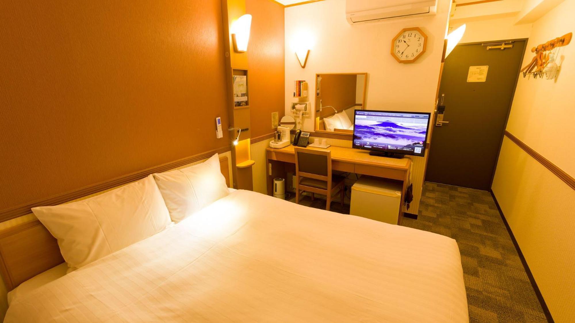 Toyoko Inn Okayama Eki Nishi Guchi Migi Rum bild