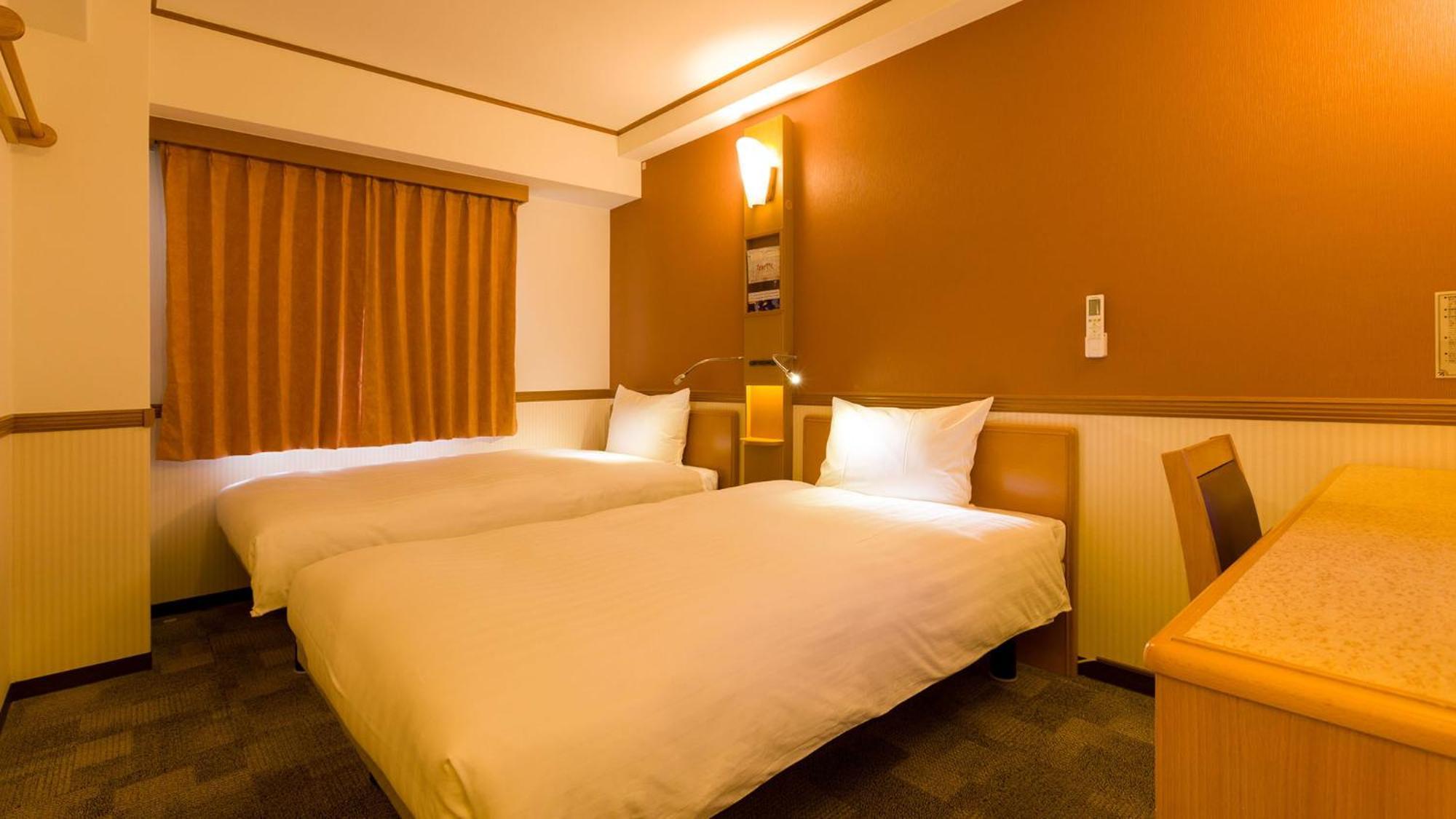 Toyoko Inn Okayama Eki Nishi Guchi Migi Rum bild
