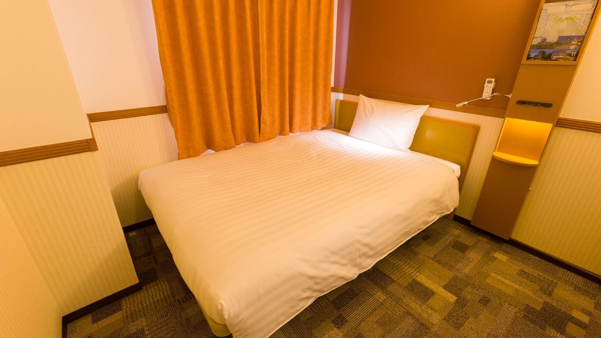 Toyoko Inn Okayama Eki Nishi Guchi Migi Rum bild