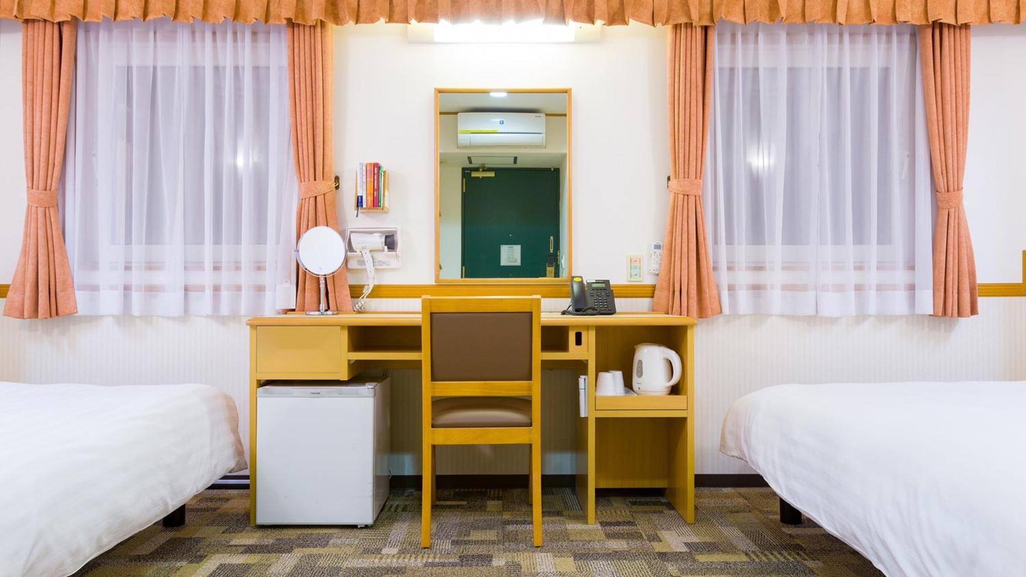 Toyoko Inn Okayama Eki Nishi Guchi Migi Rum bild
